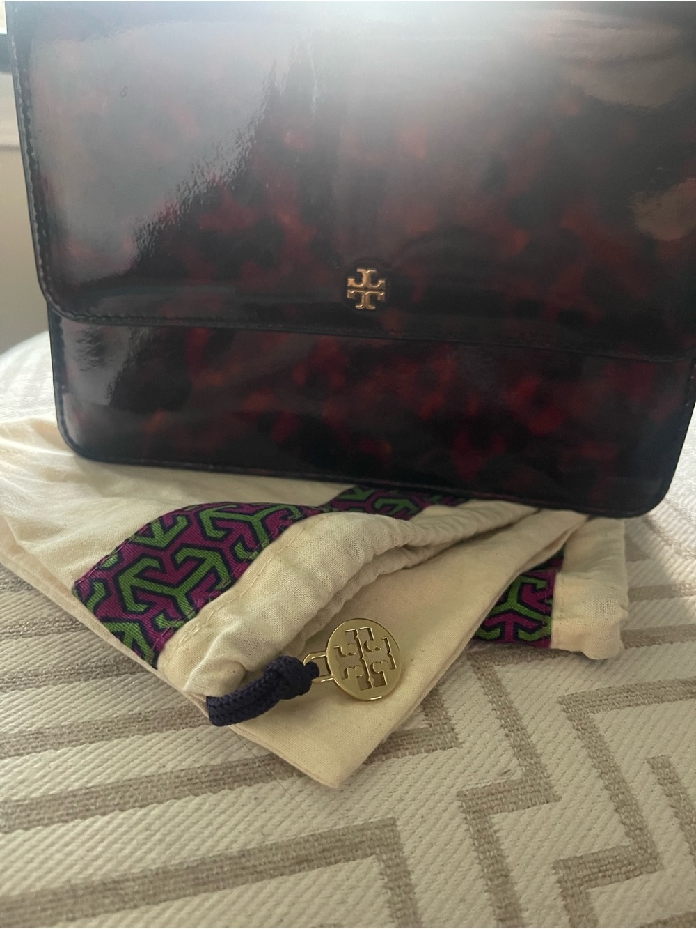Tory Burch Tortoiseshell Patent Crossbody with Gold Chain - Picture 4 of 6